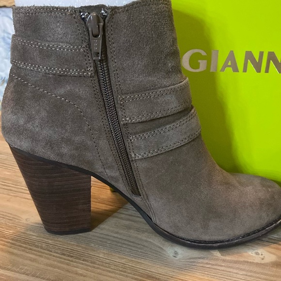Gianni Bini Westonn
Boots Size 9 - Picture 4 of 7